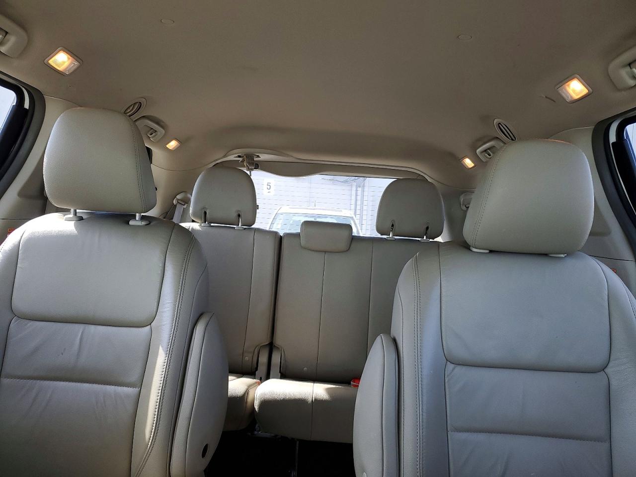 2016 TOYOTA SIENNA XLE 7-PASSENGER photo 19