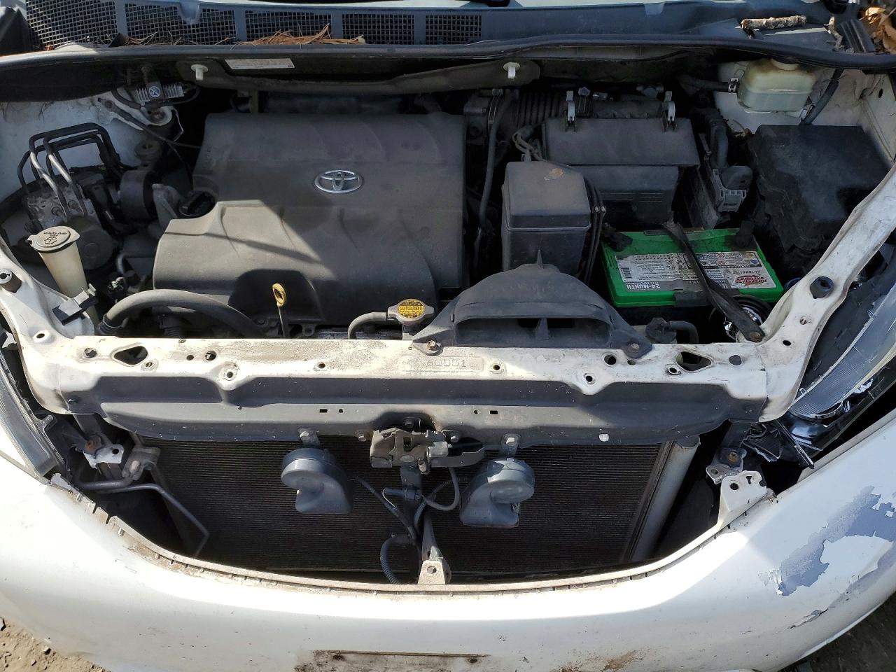2016 TOYOTA SIENNA XLE 7-PASSENGER photo 23