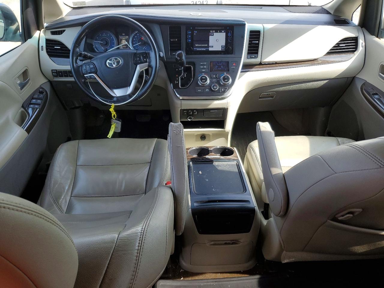2016 TOYOTA SIENNA XLE 7-PASSENGER photo 15