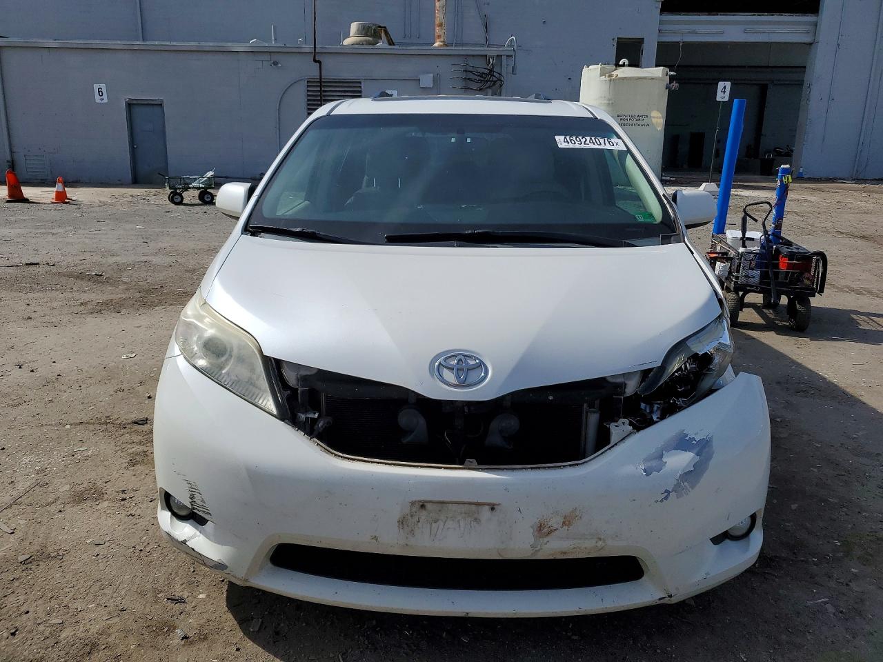 2016 TOYOTA SIENNA XLE 7-PASSENGER photo 9