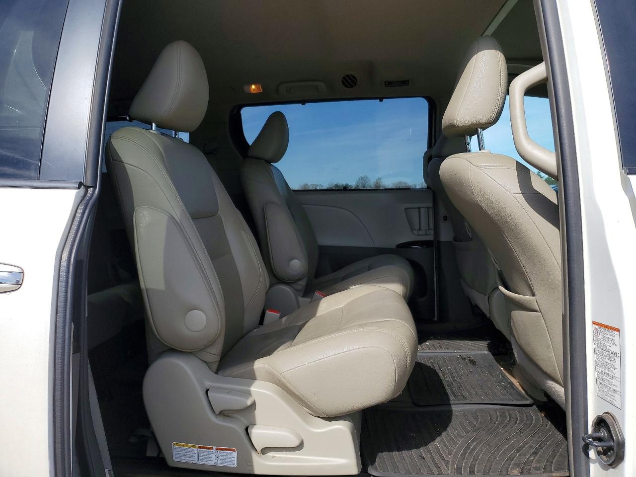 2016 TOYOTA SIENNA XLE 7-PASSENGER photo 21