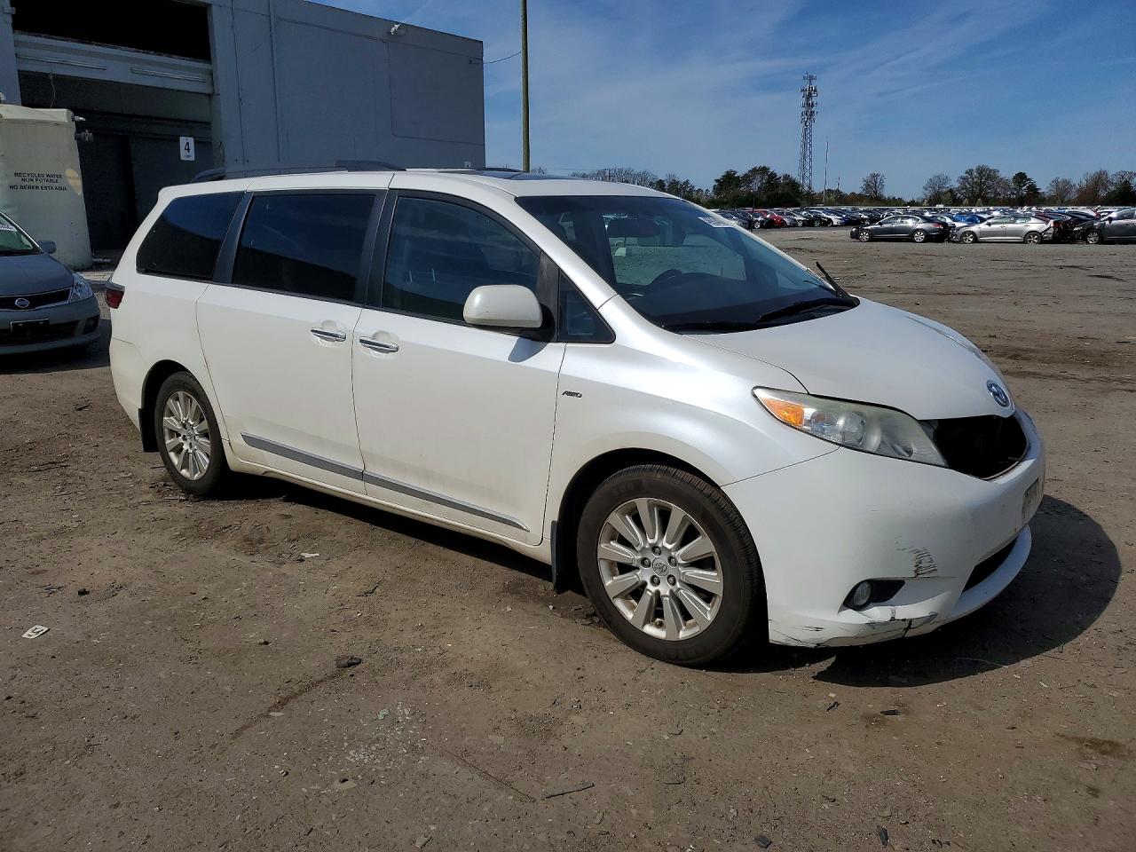 2016 TOYOTA SIENNA XLE 7-PASSENGER photo 7