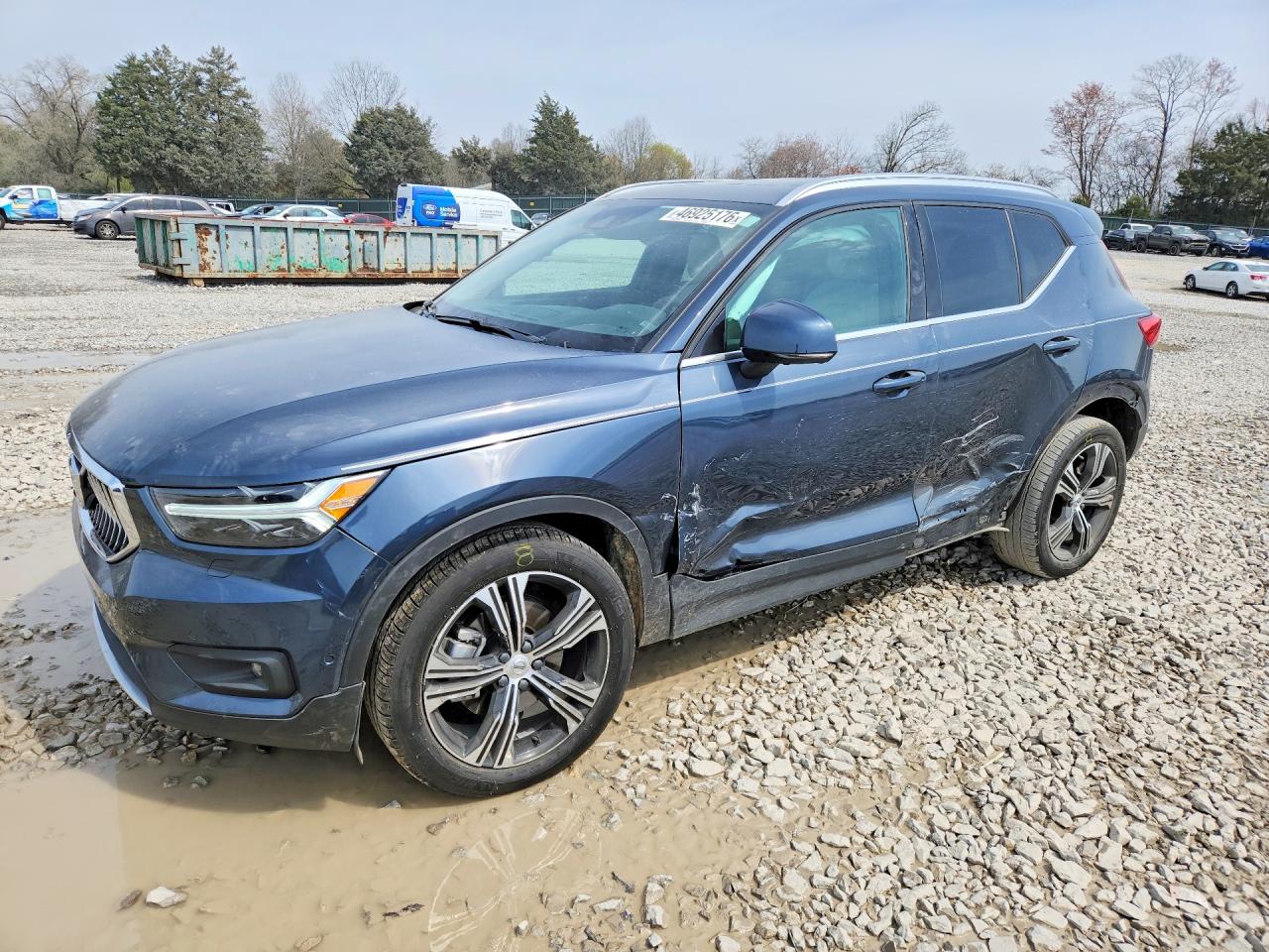 2022 VOLVO XC40