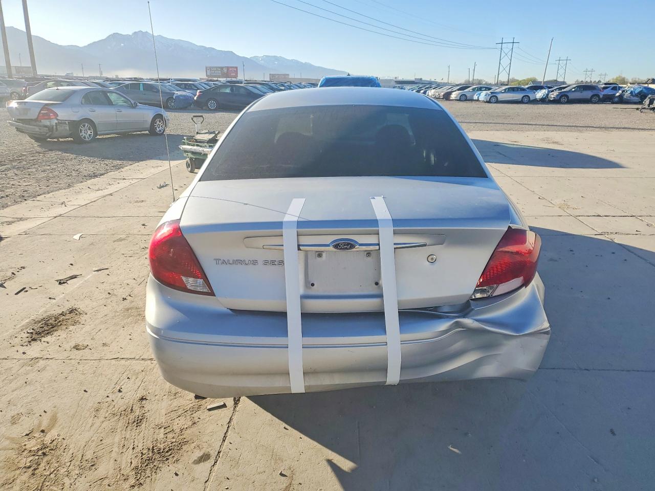 2003 FORD TAURUS photo 16