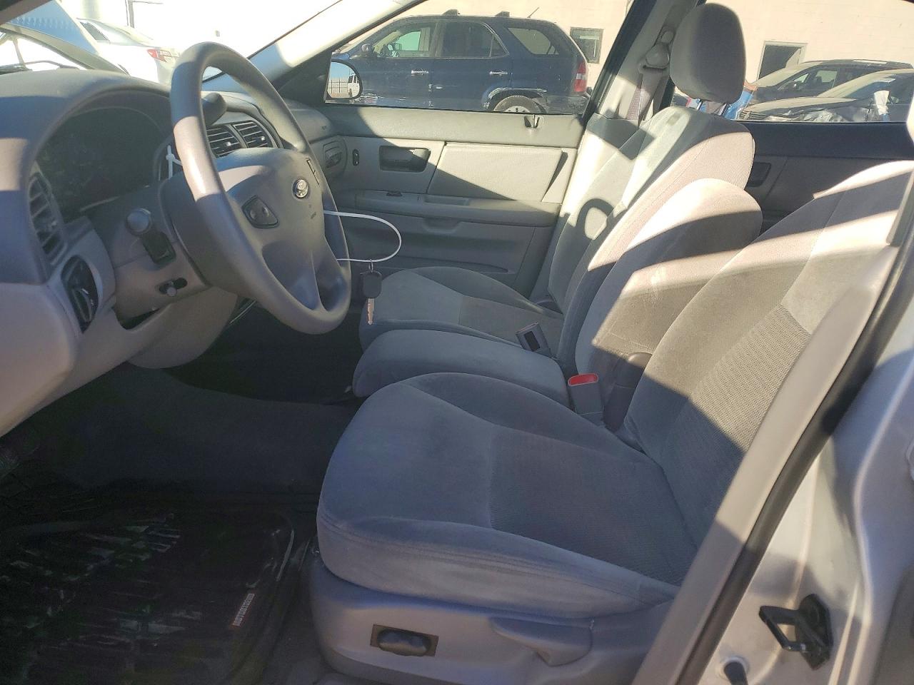 2003 FORD TAURUS photo 19