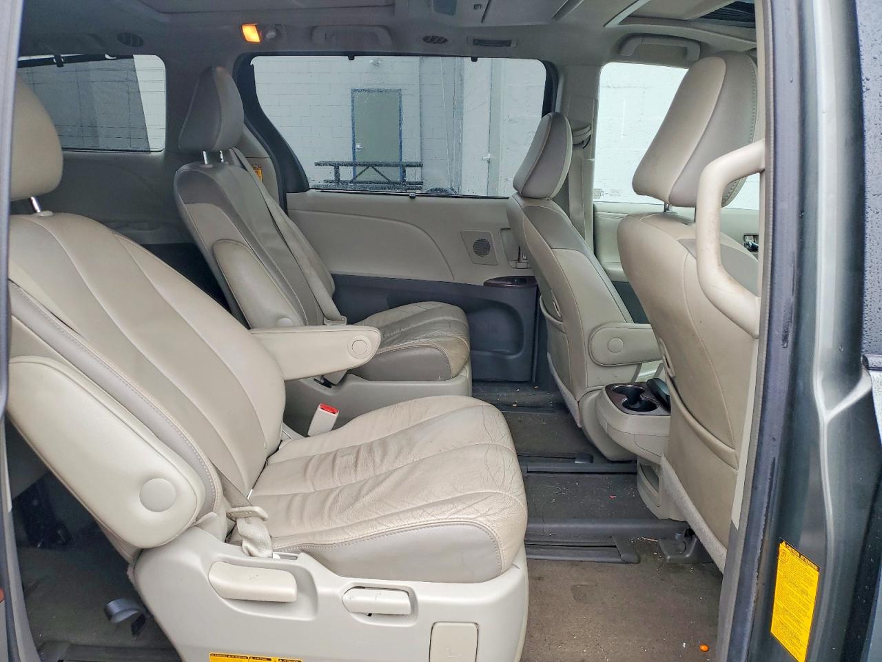 2014 TOYOTA SIENNA LIMITED 7-PASSENGER photo 31