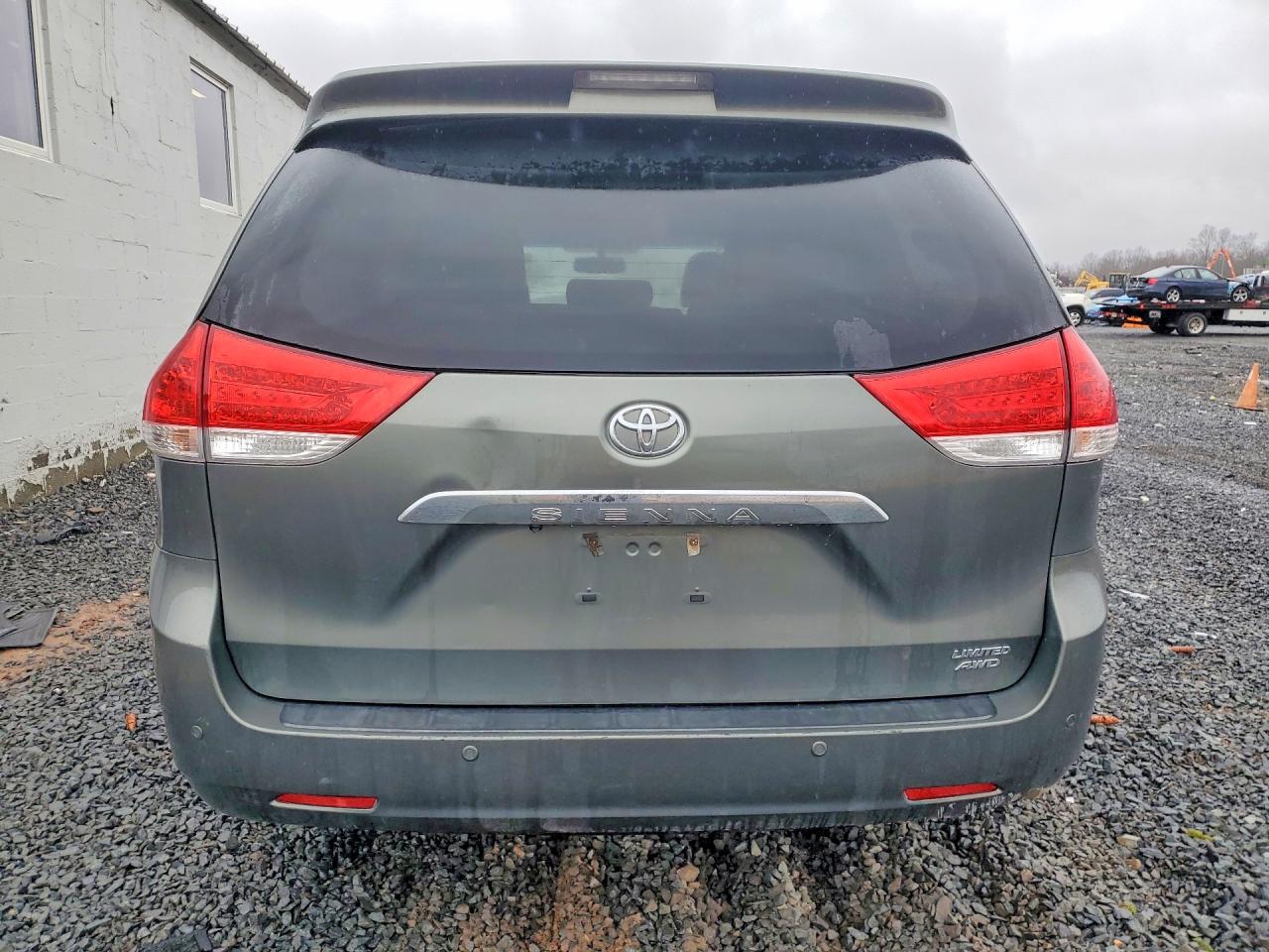 2014 TOYOTA SIENNA LIMITED 7-PASSENGER photo 16