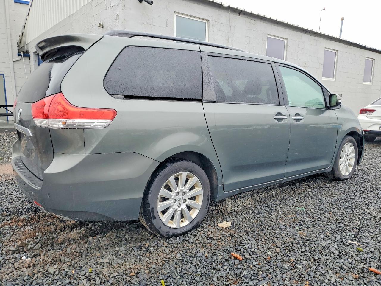 2014 TOYOTA SIENNA LIMITED 7-PASSENGER photo 7