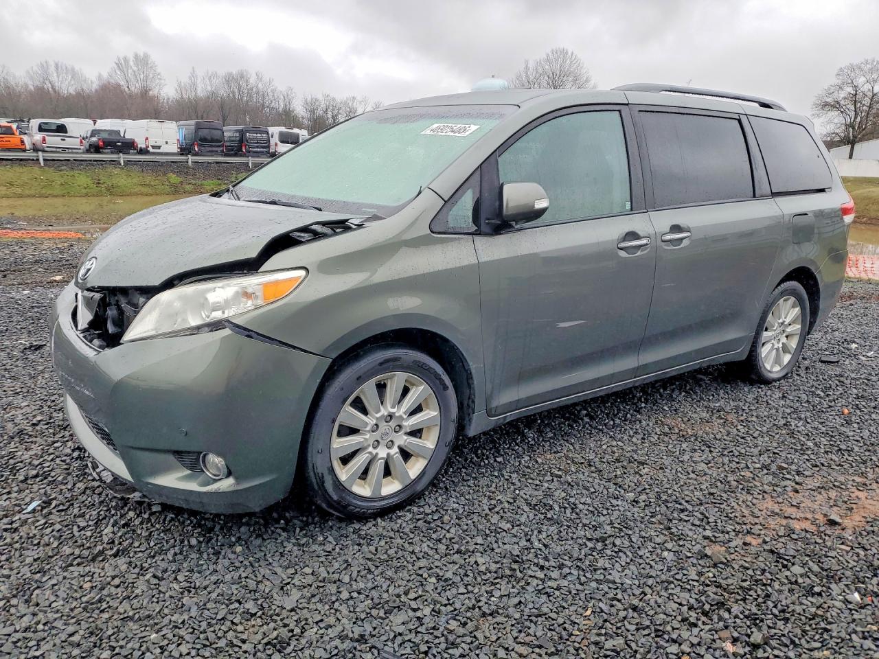 2014 TOYOTA SIENNA