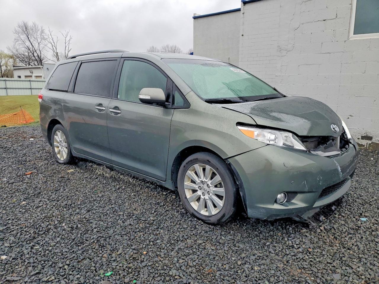 2014 TOYOTA SIENNA LIMITED 7-PASSENGER photo 10