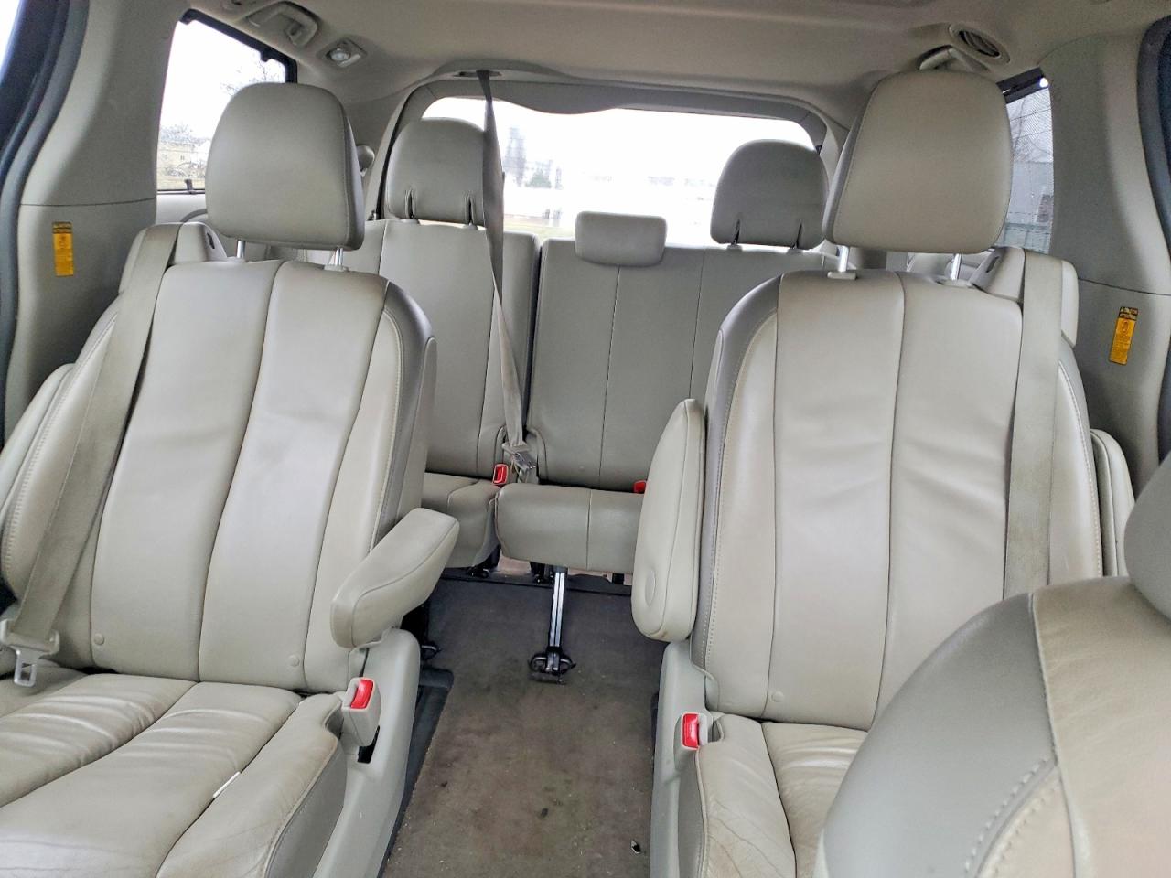 2014 TOYOTA SIENNA LIMITED 7-PASSENGER photo 28