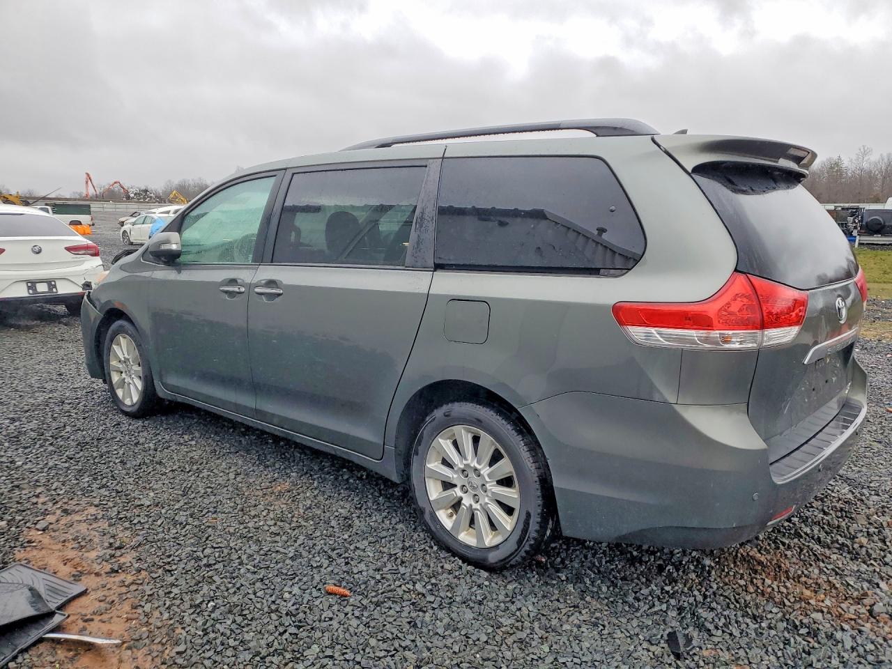 2014 TOYOTA SIENNA LIMITED 7-PASSENGER photo 4