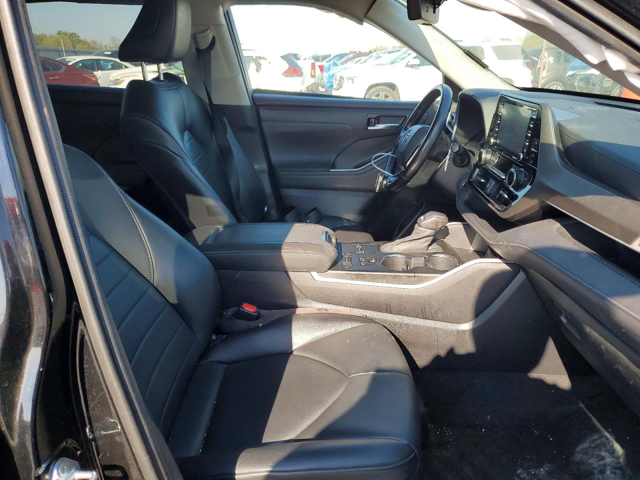 2021 TOYOTA HIGHLANDER XLE photo 7