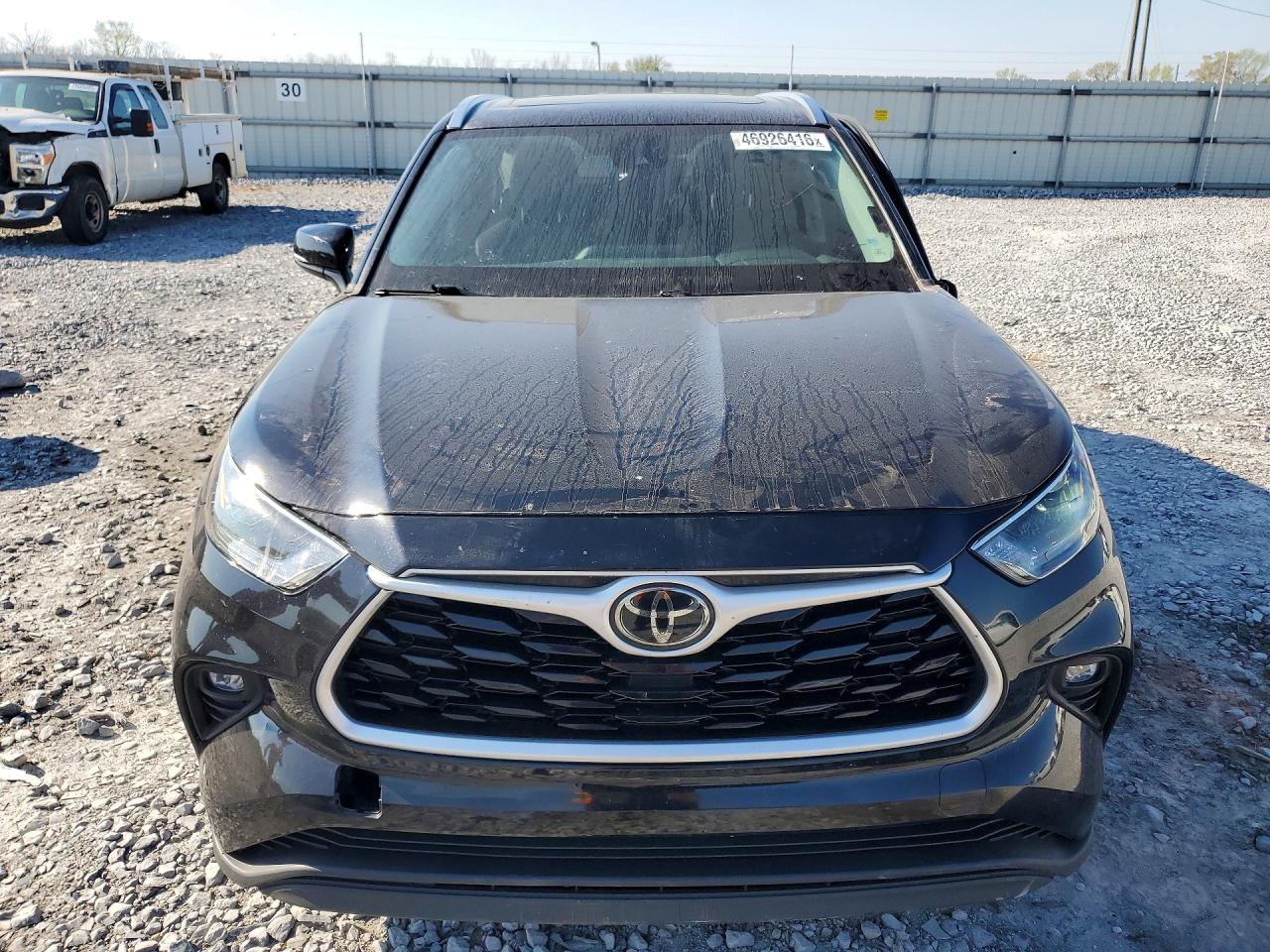 2021 TOYOTA HIGHLANDER XLE photo 5