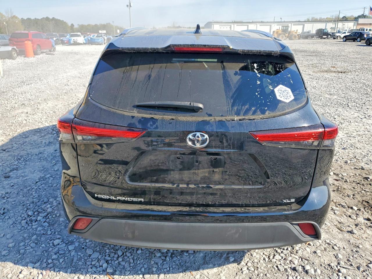 2021 TOYOTA HIGHLANDER XLE photo 6