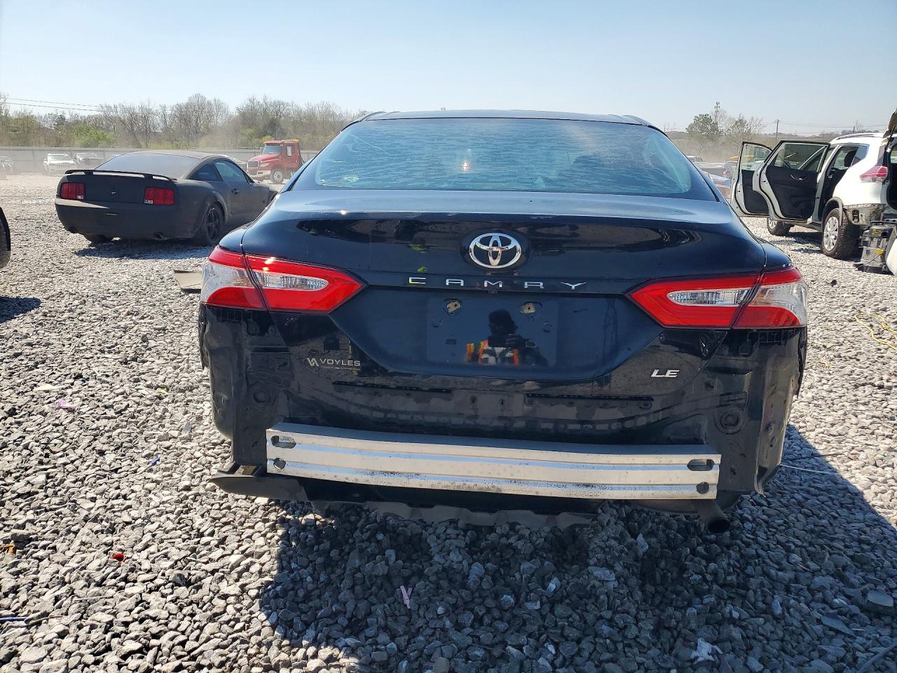 2018 TOYOTA CAMRY LE photo 11