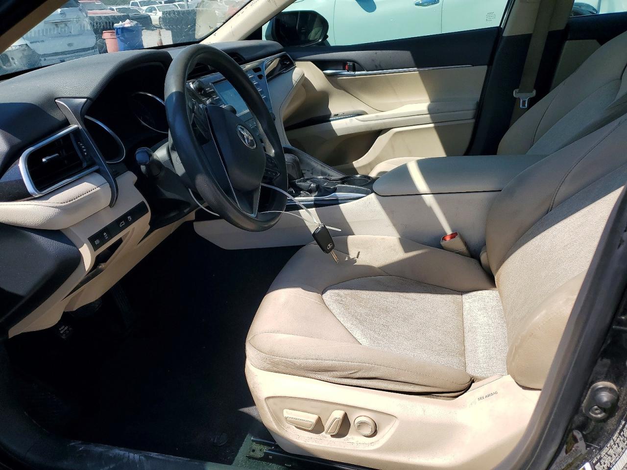 2018 TOYOTA CAMRY LE photo 13