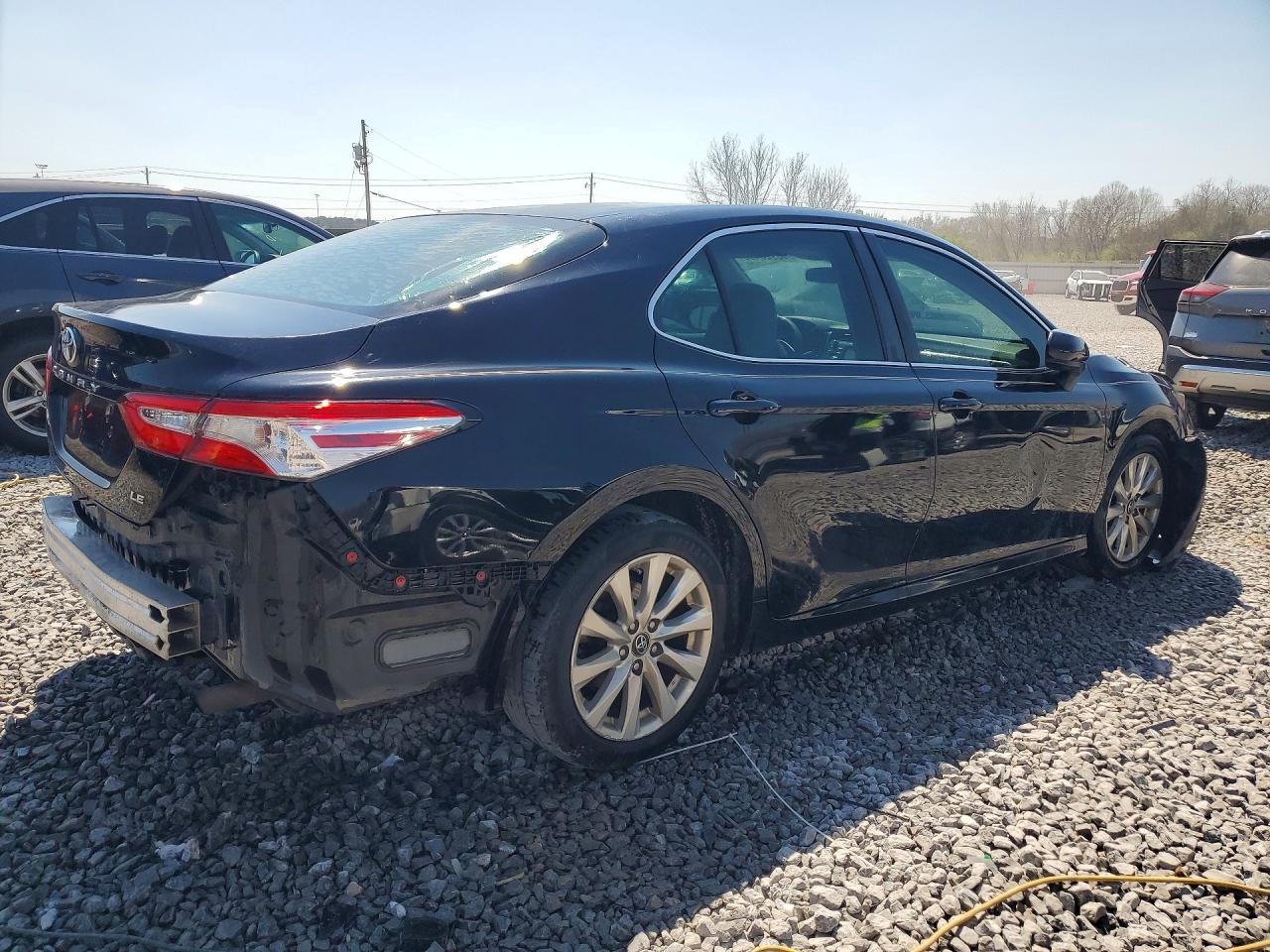 2018 TOYOTA CAMRY LE photo 5