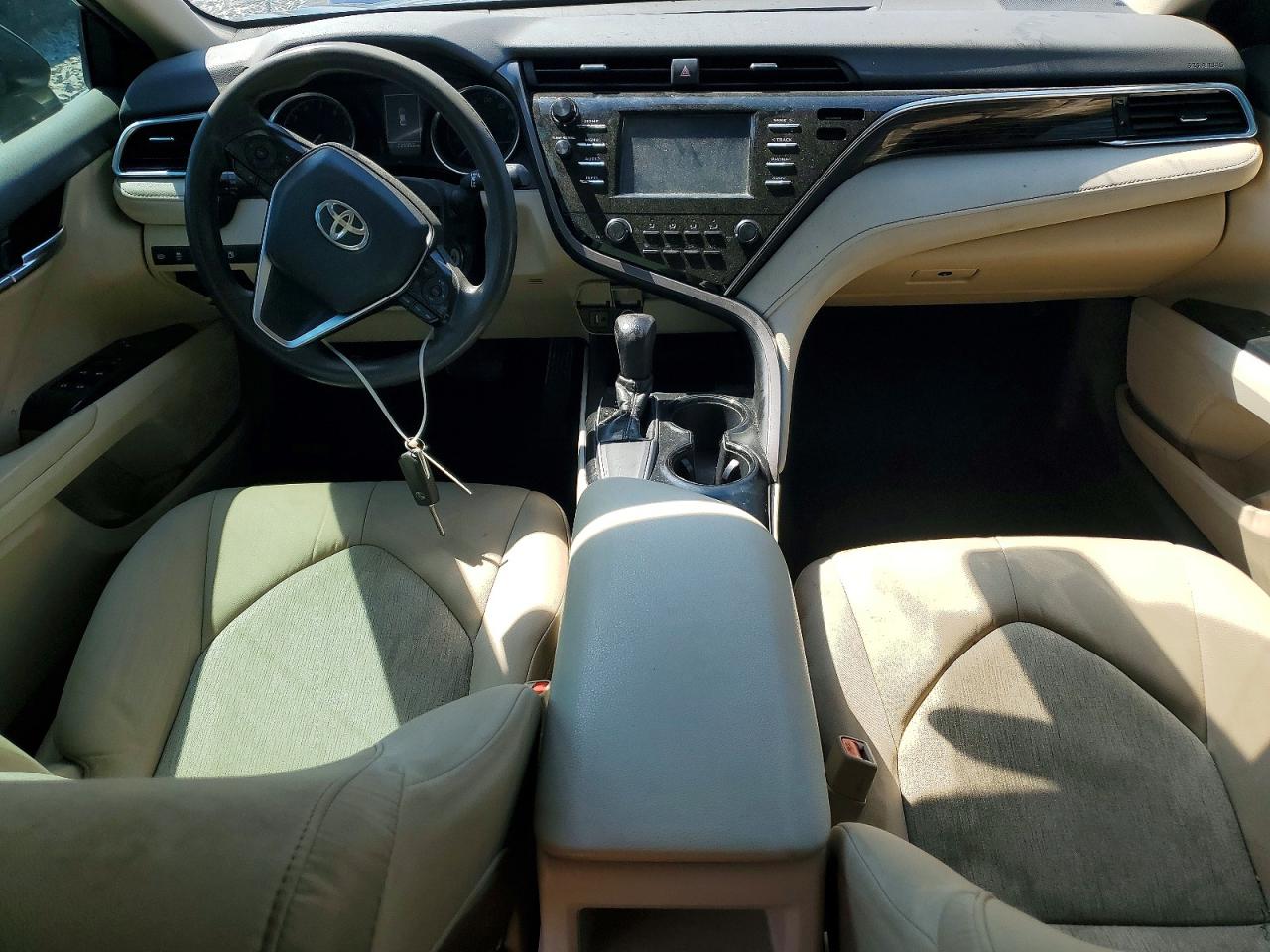 2018 TOYOTA CAMRY LE photo 15