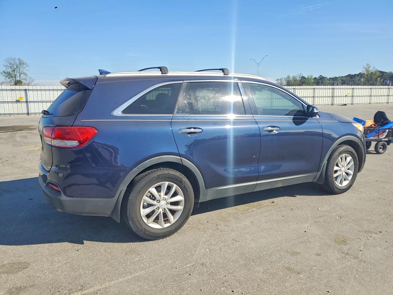 2017 KIA SORENTO LX photo 5