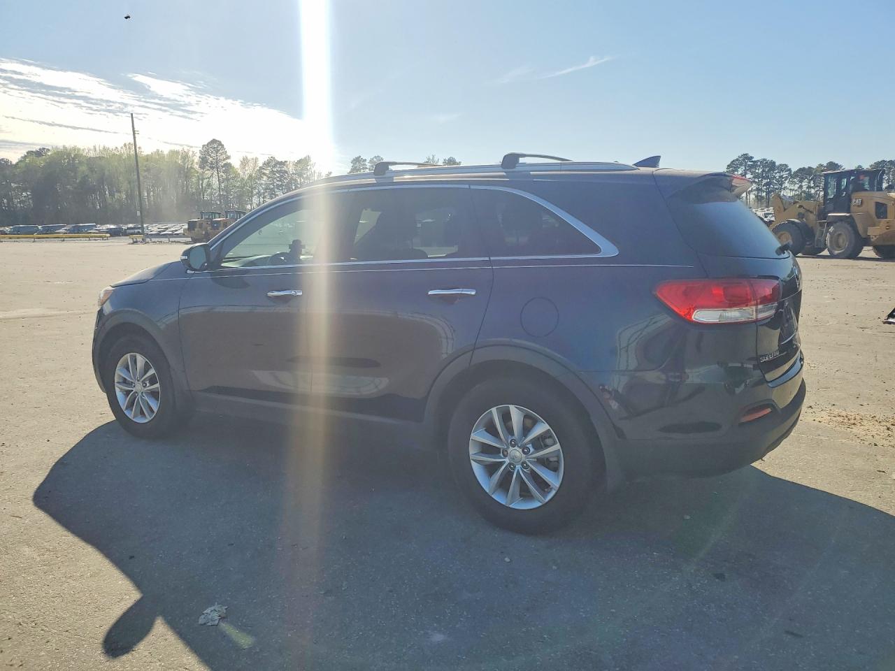 2017 KIA SORENTO LX photo 3