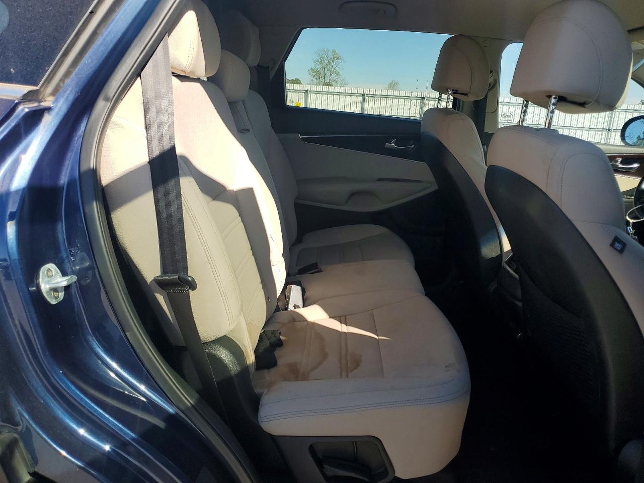 2017 KIA SORENTO LX photo 21