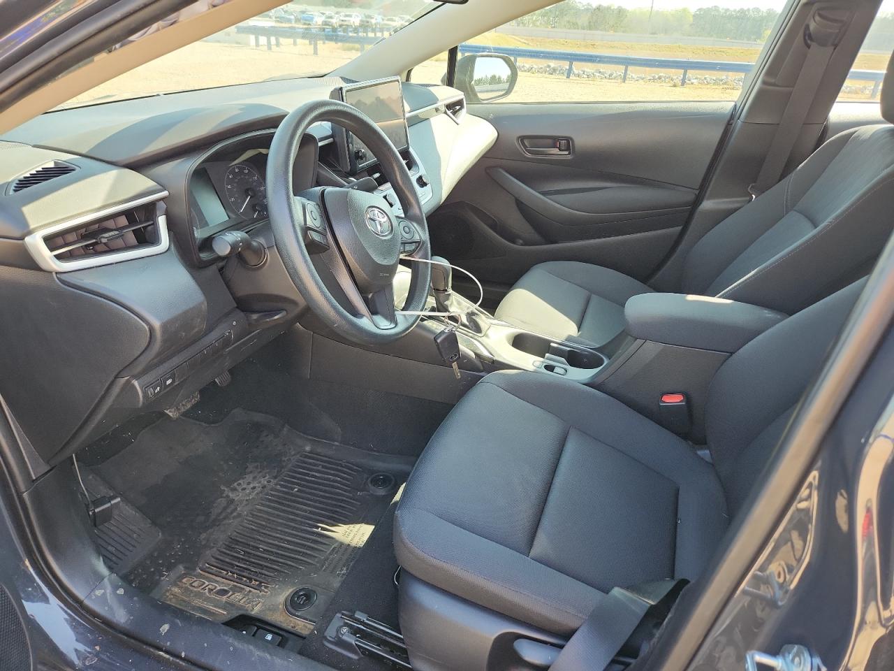 2025 TOYOTA COROLLA LE photo 13