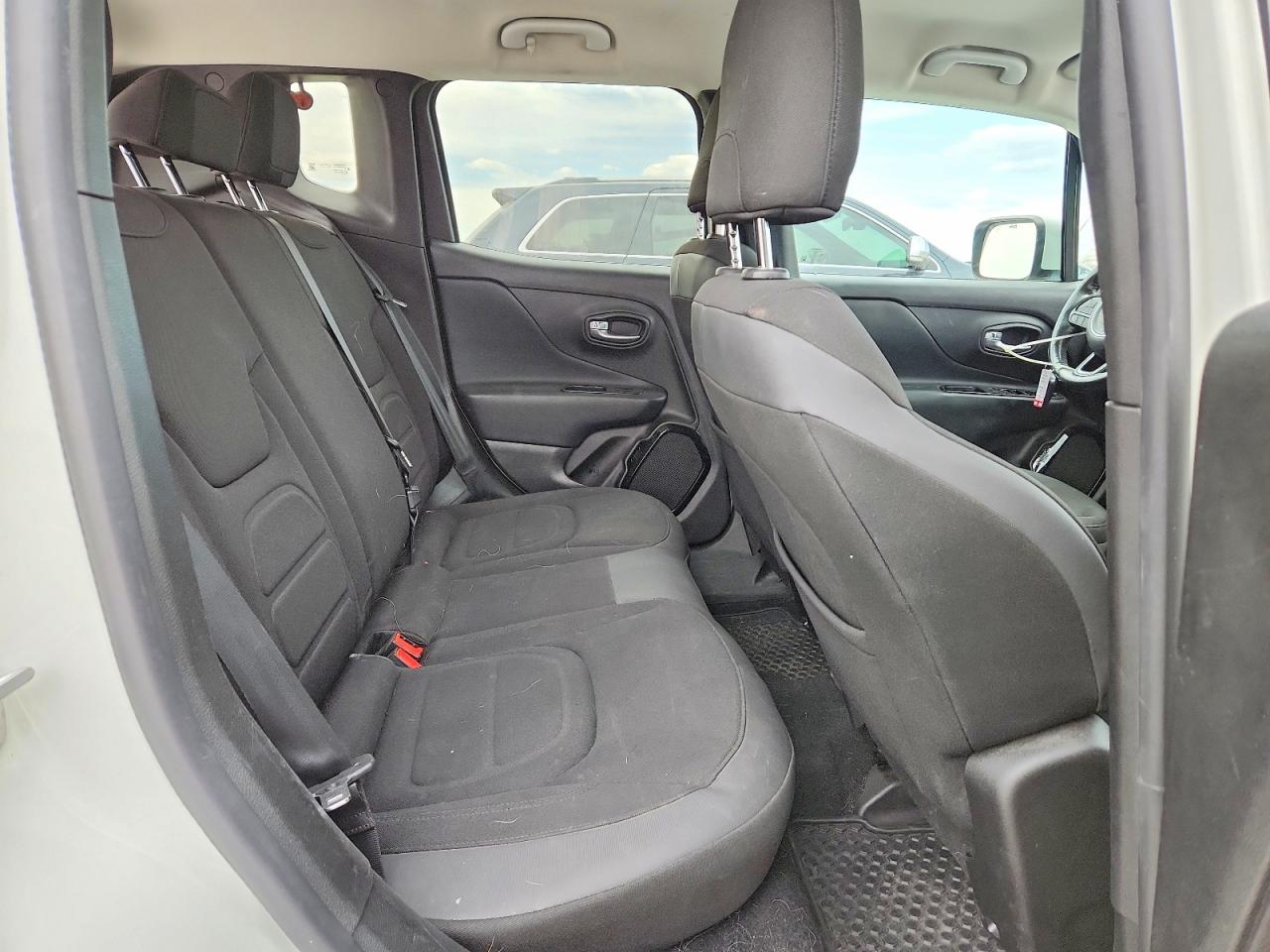2017 JEEP RENEGADE LATITUDE photo 11
