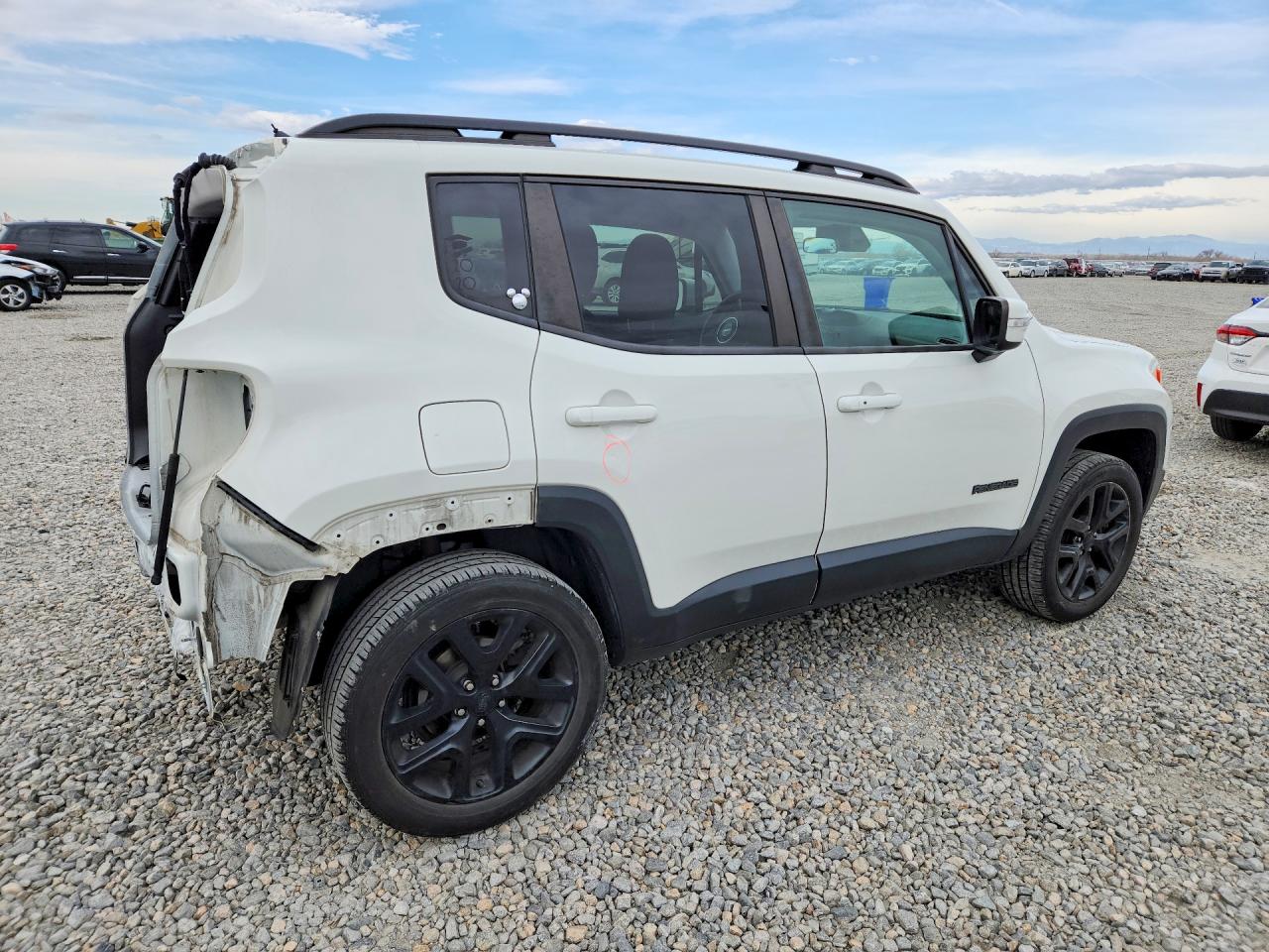 2017 JEEP RENEGADE LATITUDE photo 3