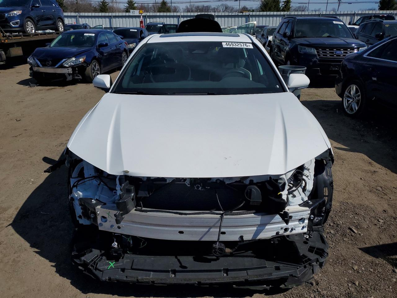 2025 TOYOTA CAMRY SE photo 9