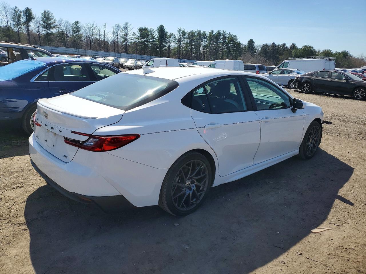 2025 TOYOTA CAMRY SE photo 5