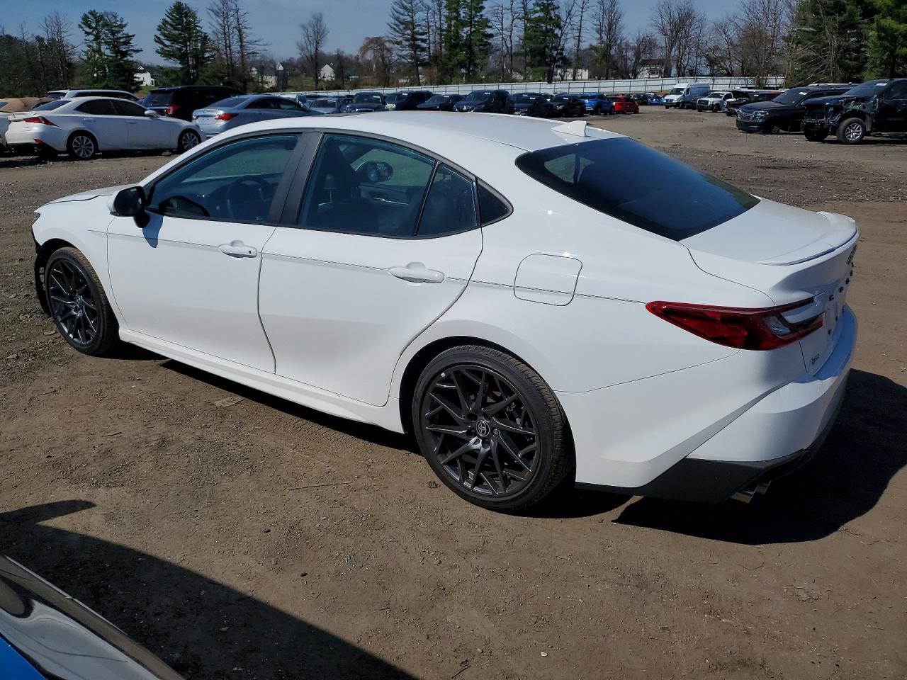 2025 TOYOTA CAMRY SE photo 3