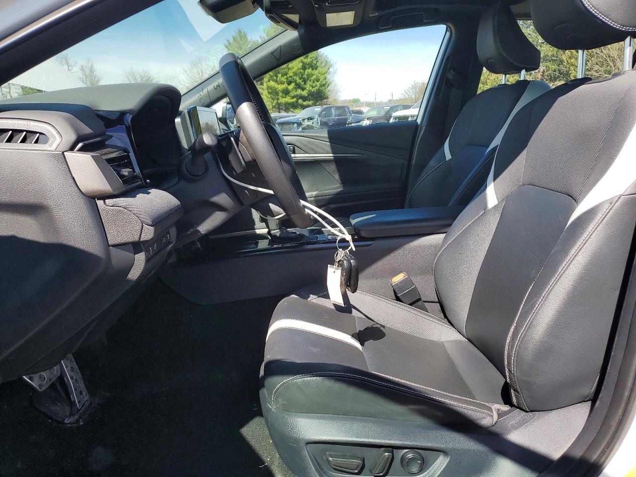 2025 TOYOTA CAMRY SE photo 13