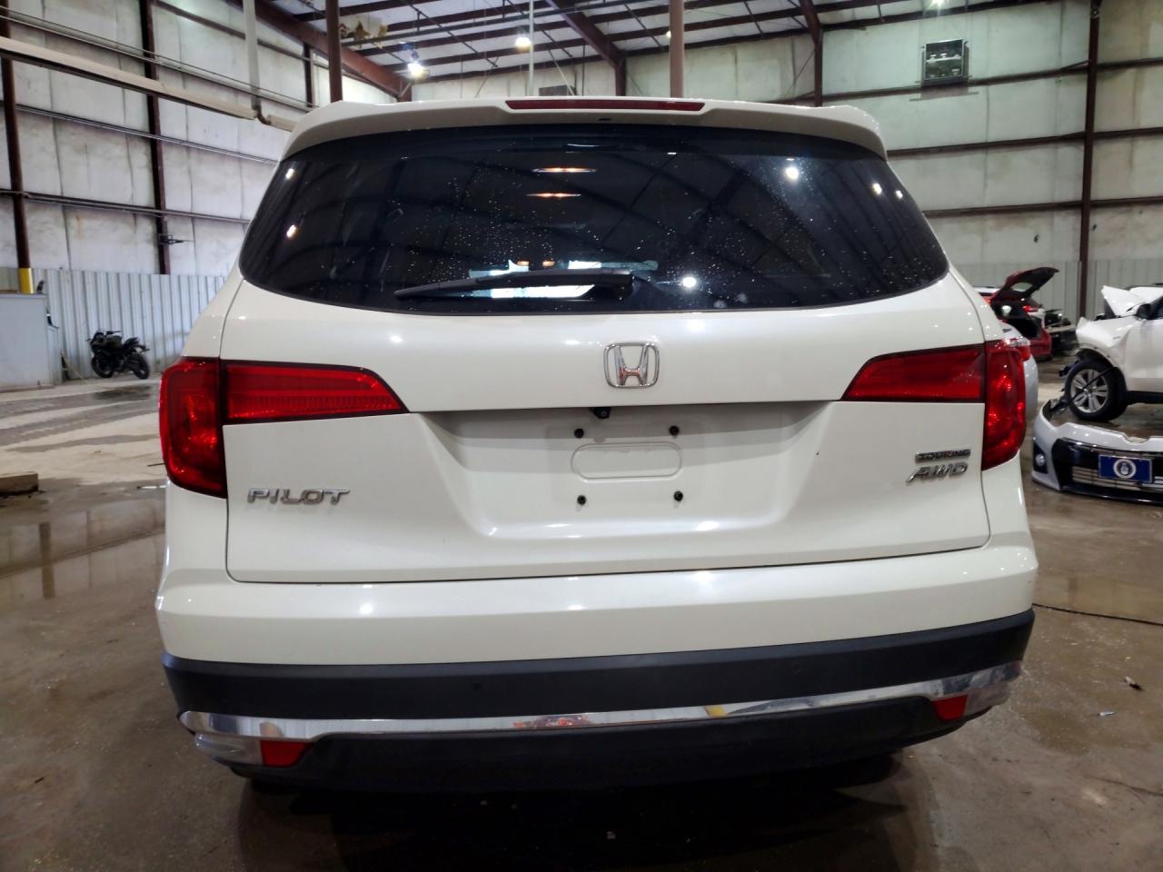 2016 HONDA PILOT TOURING photo 6