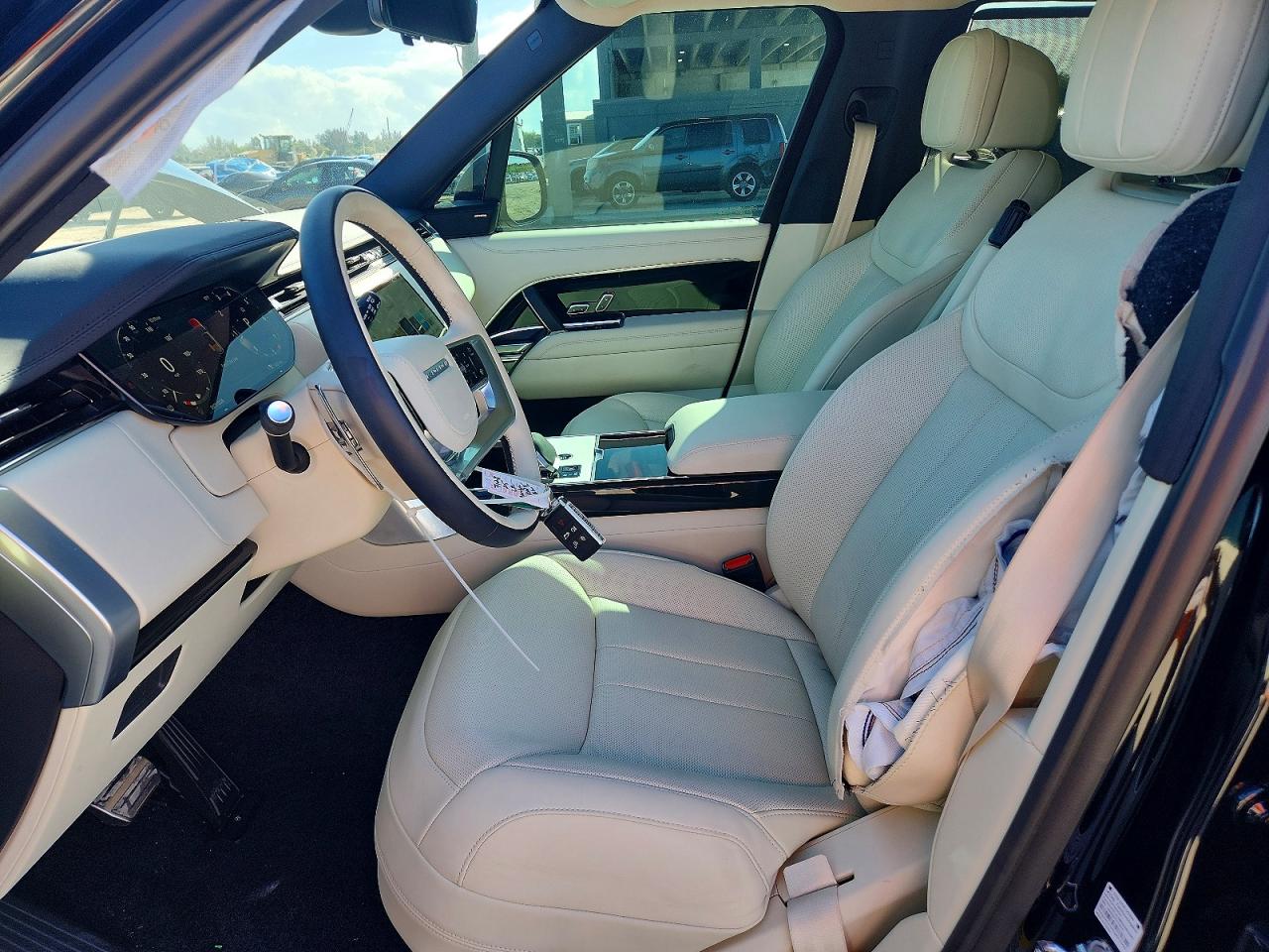 2025 LAND ROVER RANGE ROVER SE photo 13