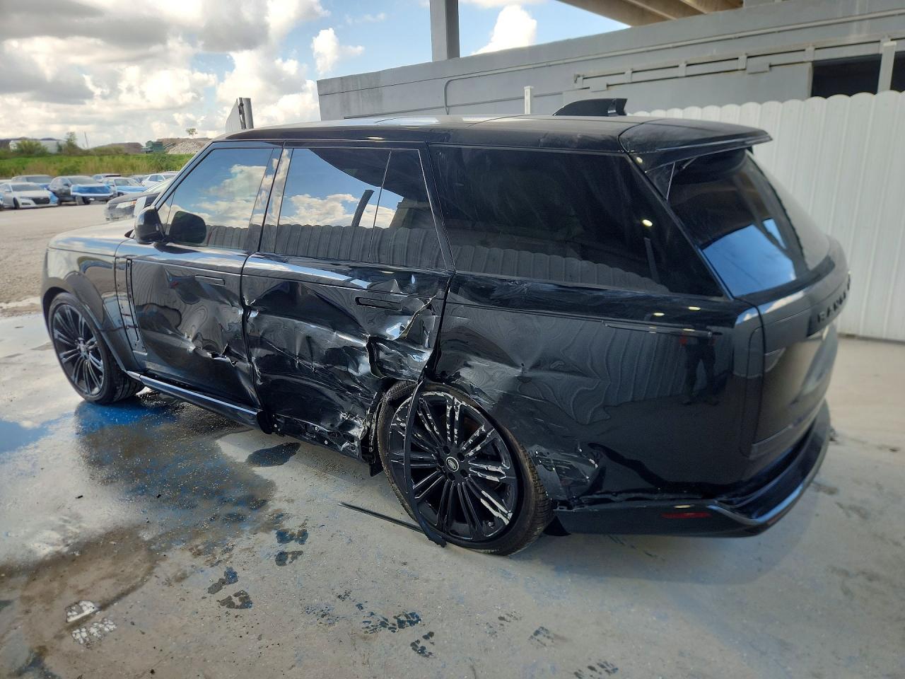 2025 LAND ROVER RANGE ROVER SE photo 3
