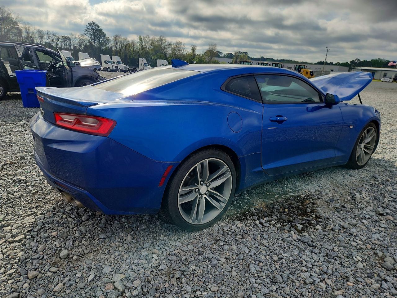 2016 CHEVROLET CAMARO LT photo 5