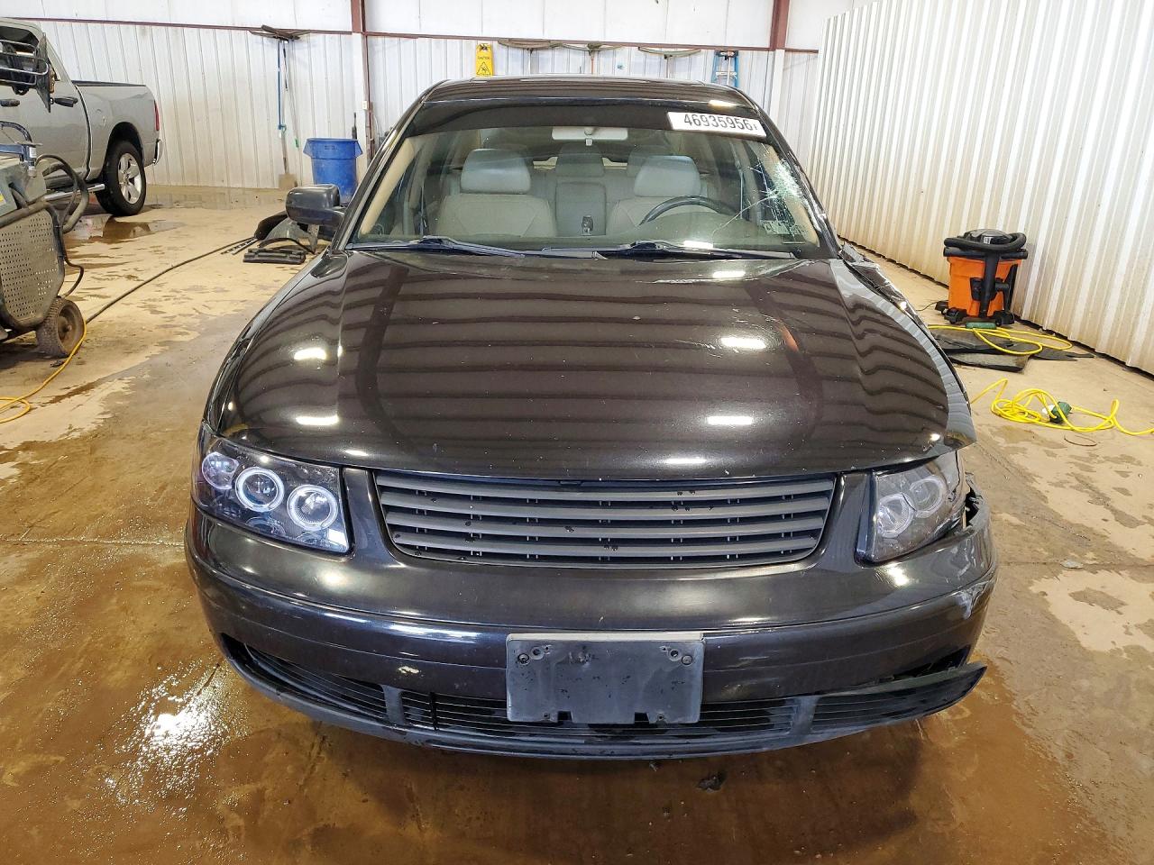 2001 VOLKSWAGEN PASSAT GLX 4MOTION photo 9
