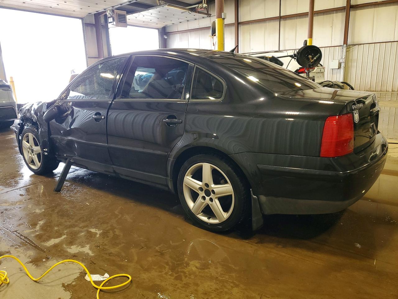 2001 VOLKSWAGEN PASSAT GLX 4MOTION photo 3