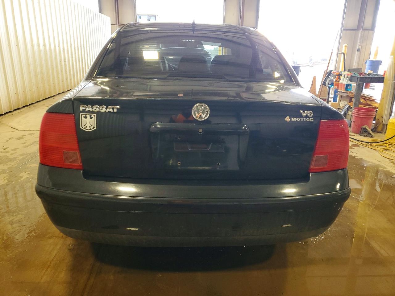 2001 VOLKSWAGEN PASSAT GLX 4MOTION photo 11