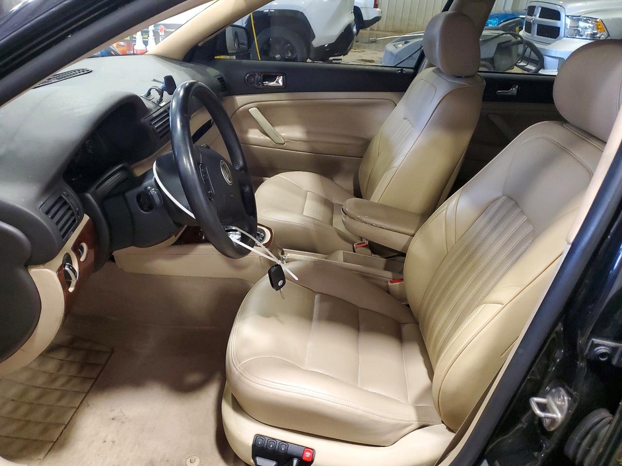 2001 VOLKSWAGEN PASSAT GLX 4MOTION photo 13