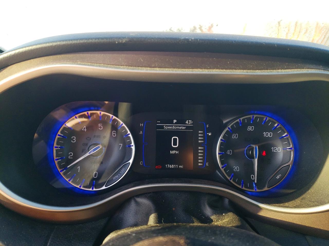 2021 CHRYSLER VOYAGER photo 25