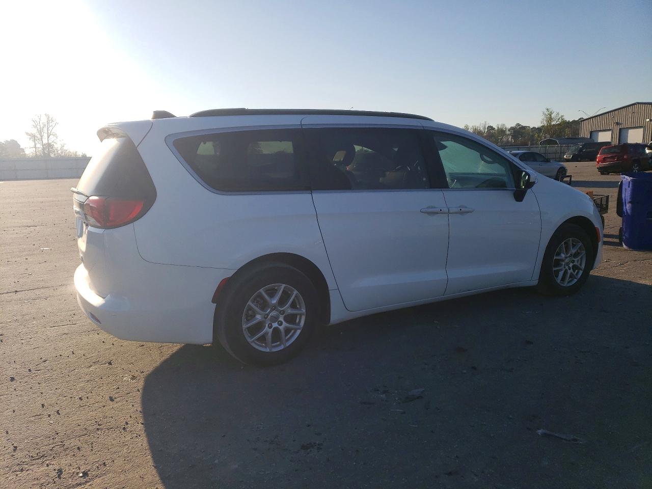2021 CHRYSLER VOYAGER photo 7