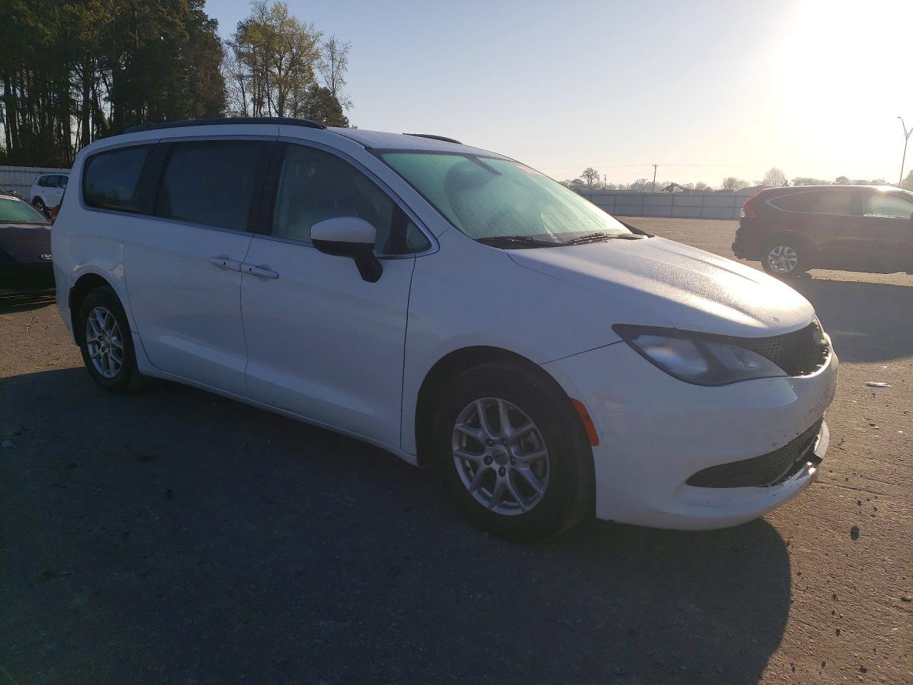 2021 CHRYSLER VOYAGER photo 10