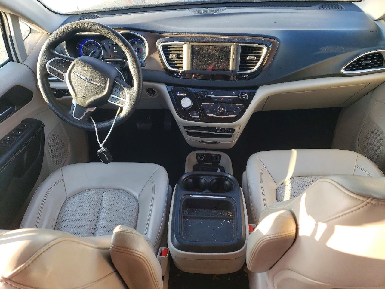 2021 CHRYSLER VOYAGER photo 22