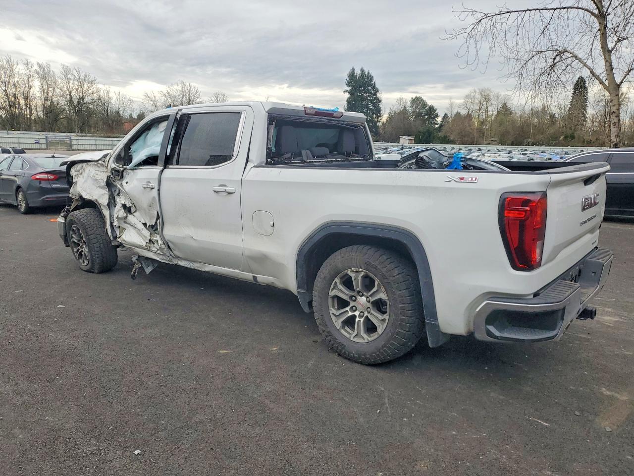 2021 GMC SIERRA K1500 SLE photo 3