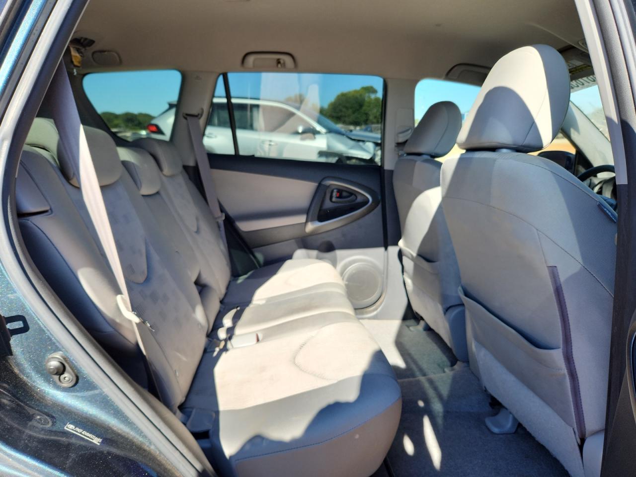 2010 TOYOTA RAV4 photo 11