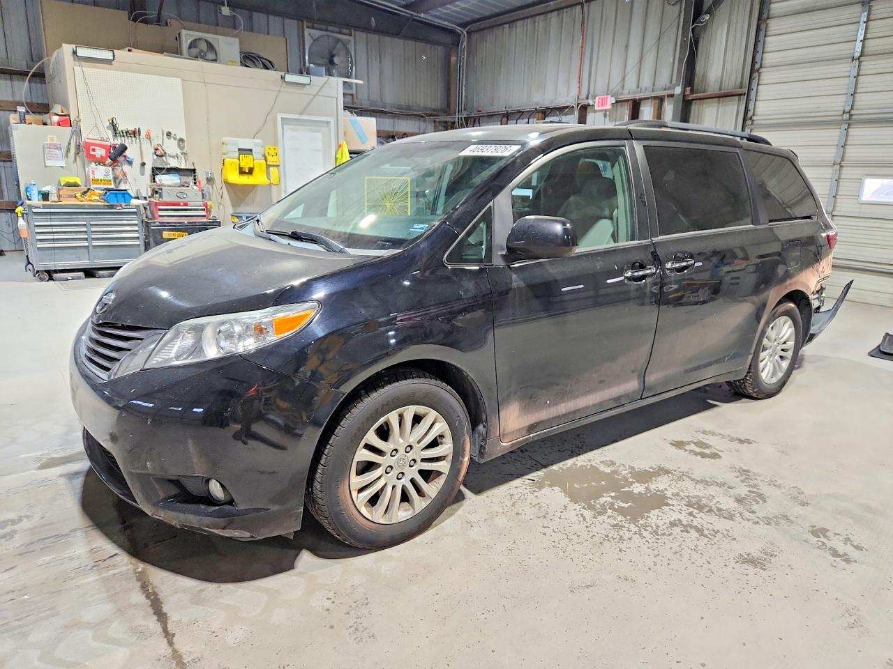2015 TOYOTA SIENNA