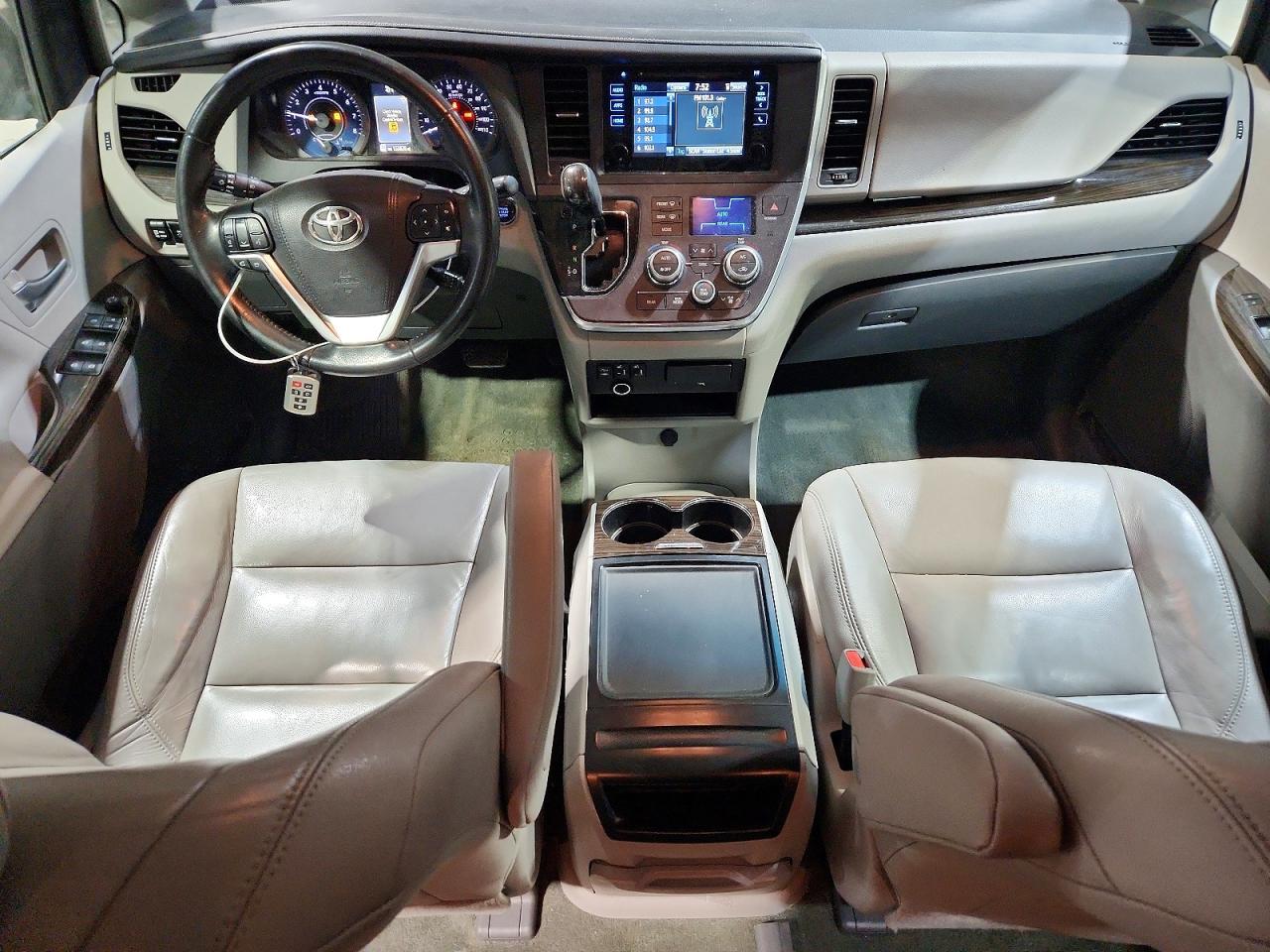 2015 TOYOTA SIENNA XLE 8-PASSENGER photo 8