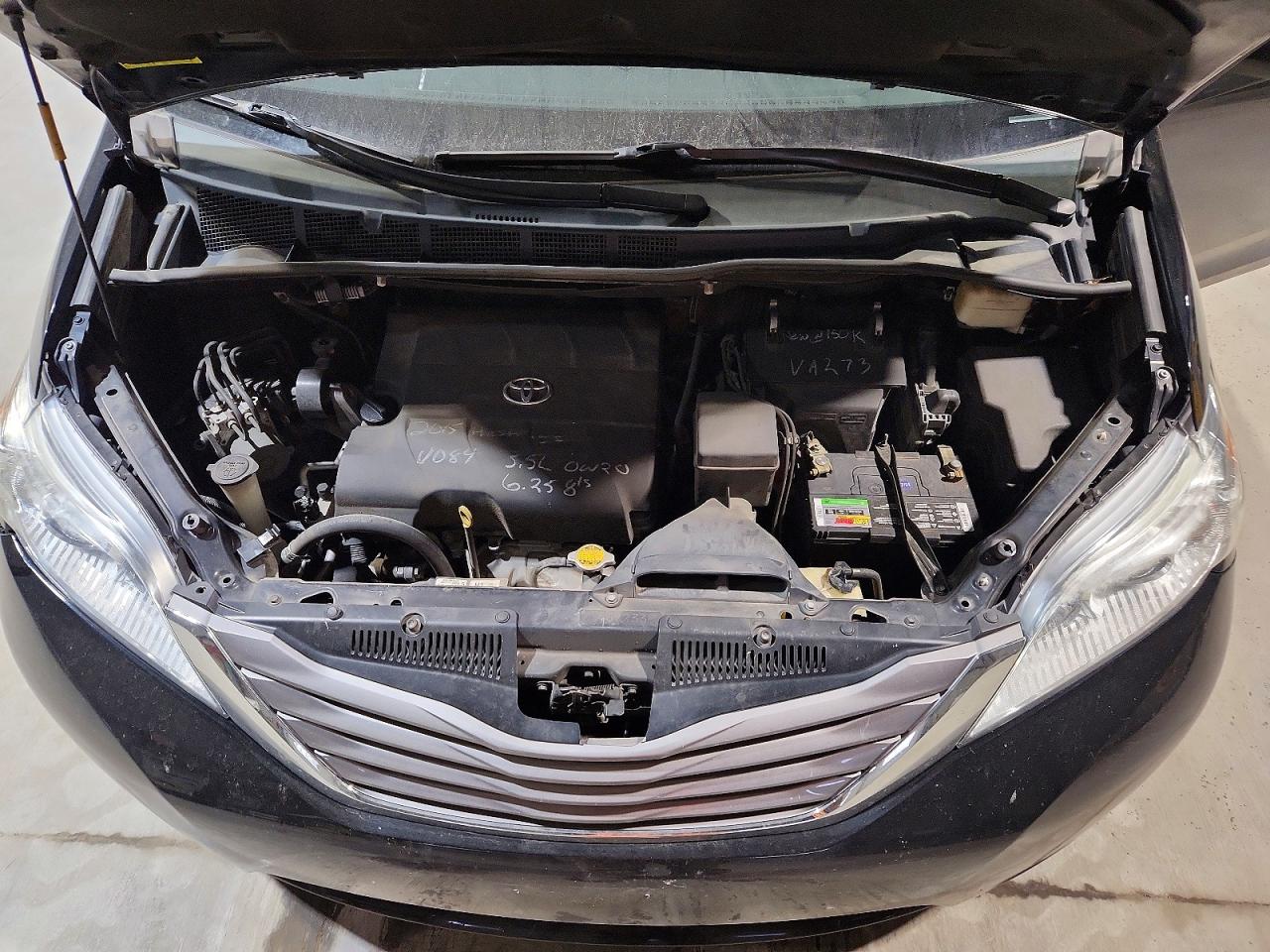 2015 TOYOTA SIENNA XLE 8-PASSENGER photo 12